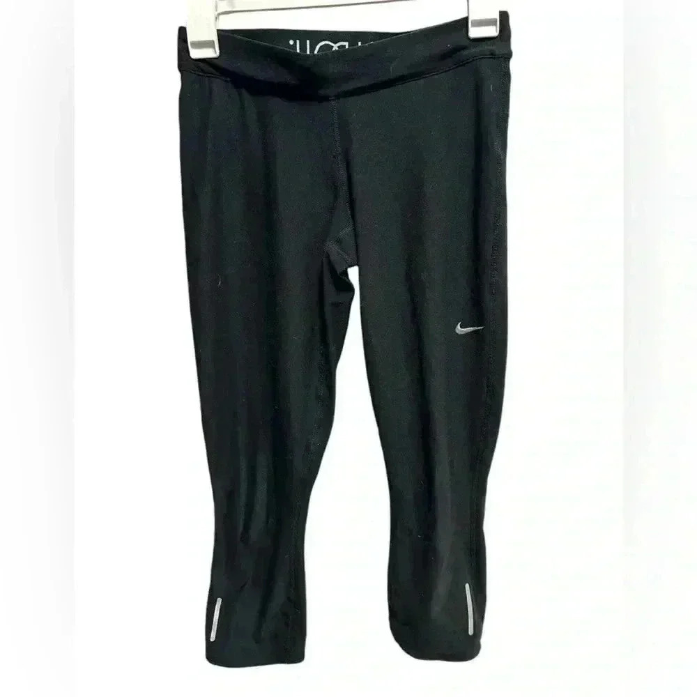 NIKE BLACK AND WHITE CAPRI LEGGINGS - Picture 1 of 3